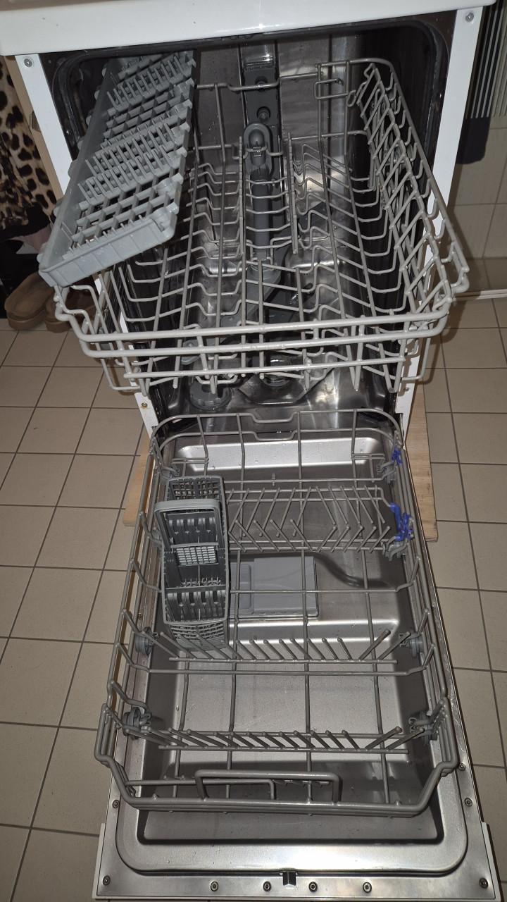 Smalle vrijstaande vaat  .  ...........