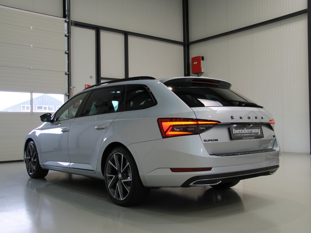 Skoda Superb combi 1.4 tsi iv 218pk sportline | pano dak | trekhaak