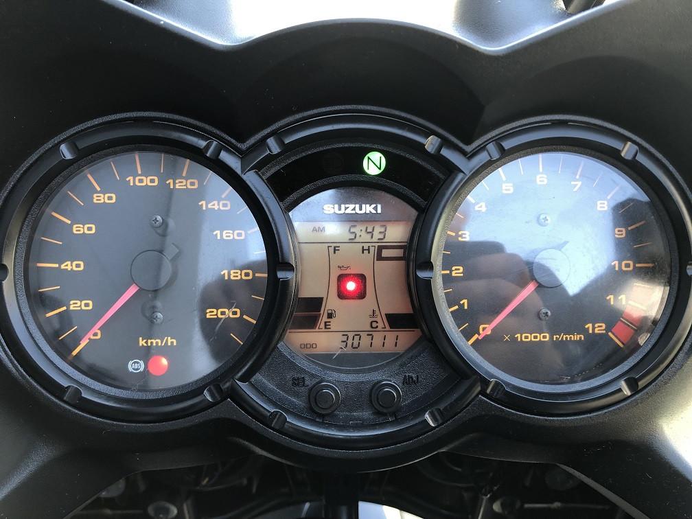 Complete Suzuki DL650 ABS uit 2008 met 30dkm, nieuwe banden etc €3795,-