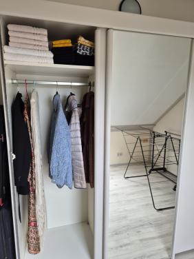 Twee GRATIS beige kledingkasten. Weg i.v.m. verhuizing!