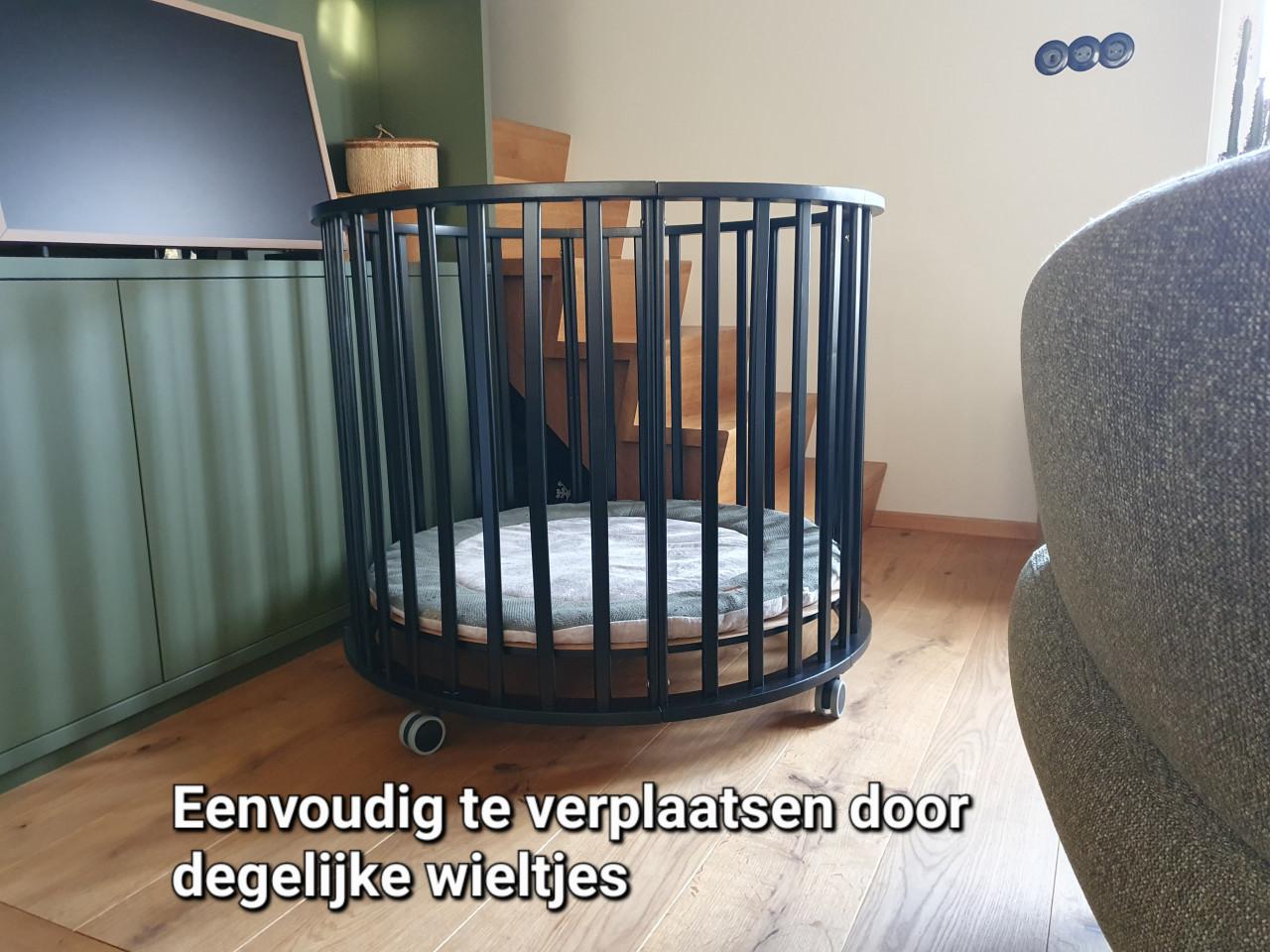 Ronde zwarte baby box met deksel en Boxmatras.