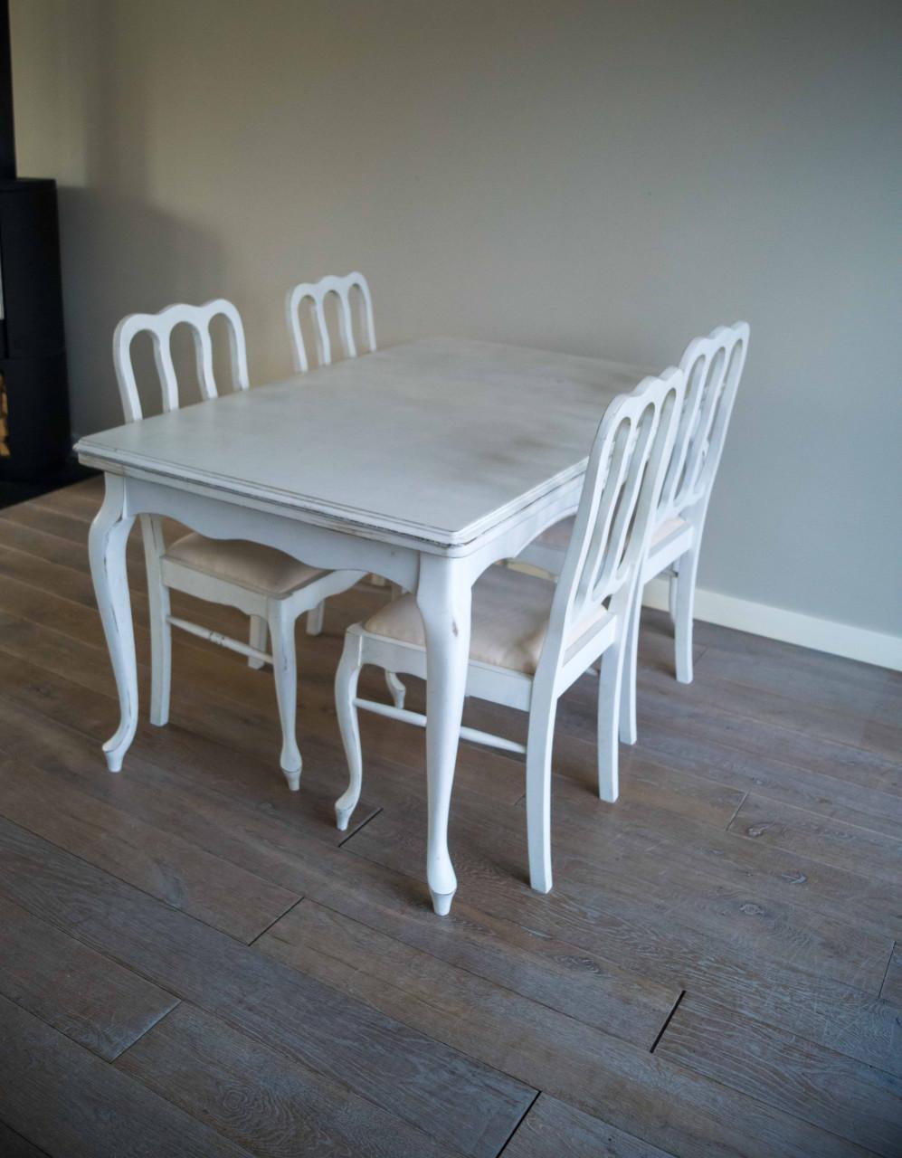 Eethoek met 4 stoelen