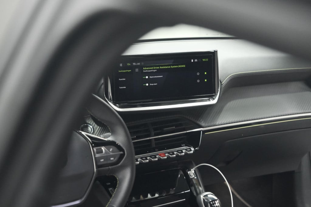 Peugeot 208 puretech 100 gt | camera | navigatie | apple carplay | parkeers