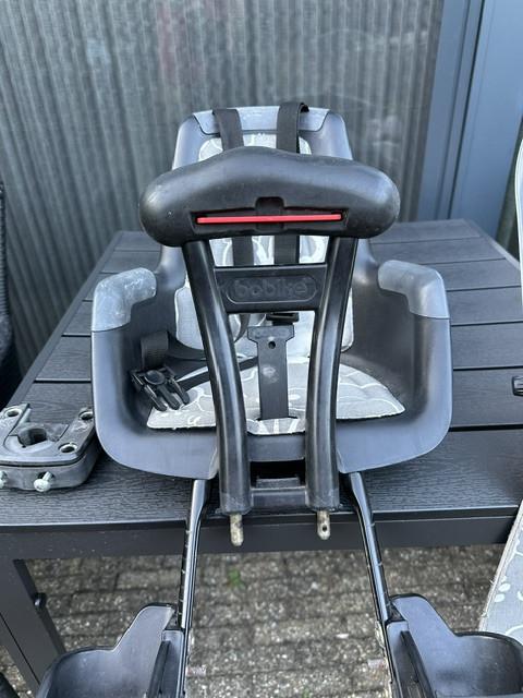 Bobike kinderzitje aan het stuur