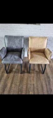 2 eetkamerstoelen