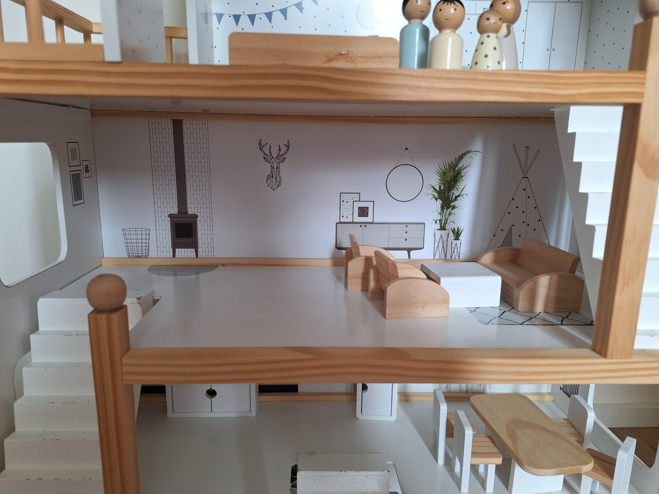 Groot houten poppenhuis