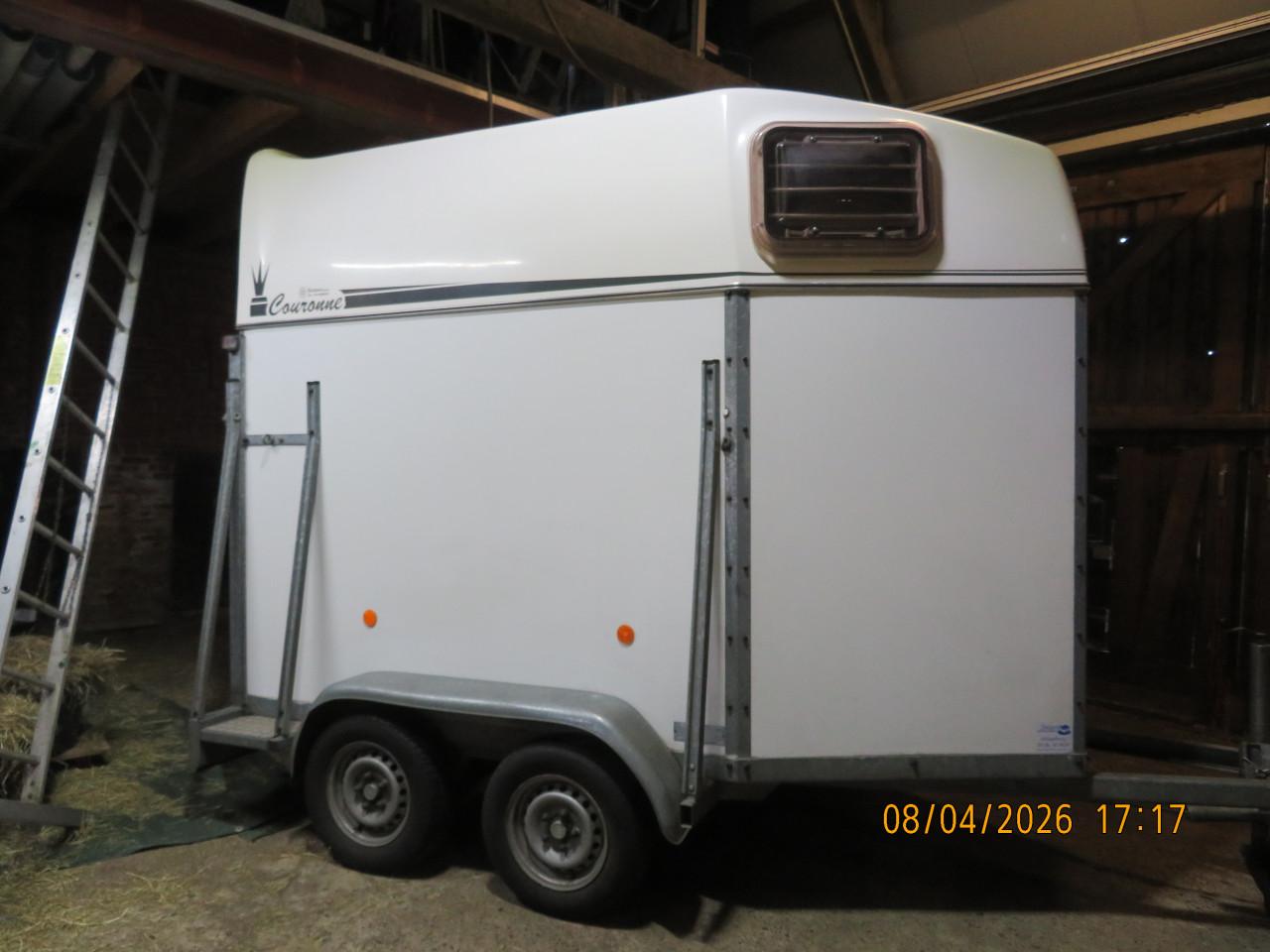 Henra Couronne 2 paards trailer