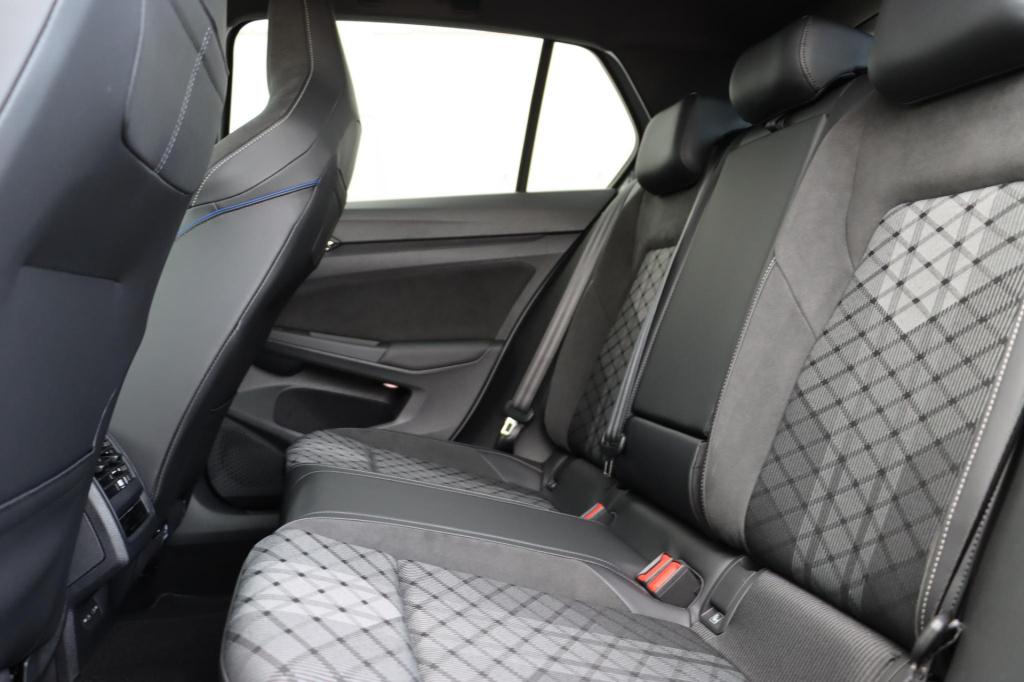 Volkswagen Golf 1.5 etsi r-line edition 150pk dsg7