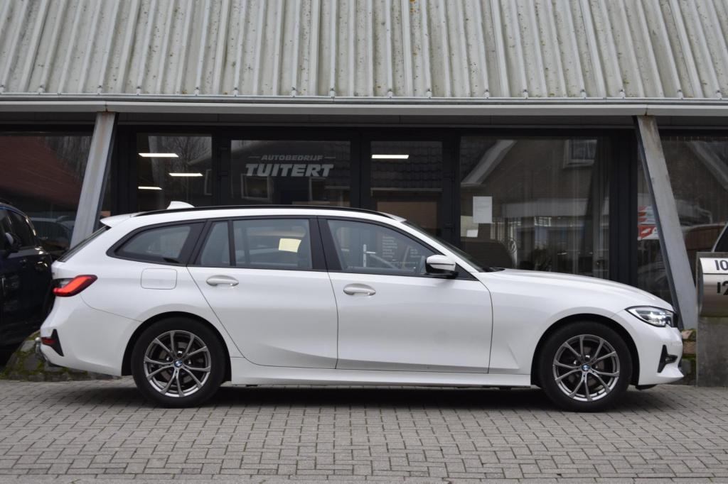 BMW 3-serie touring 318i high executive sport line | trekhaak | apple carpl