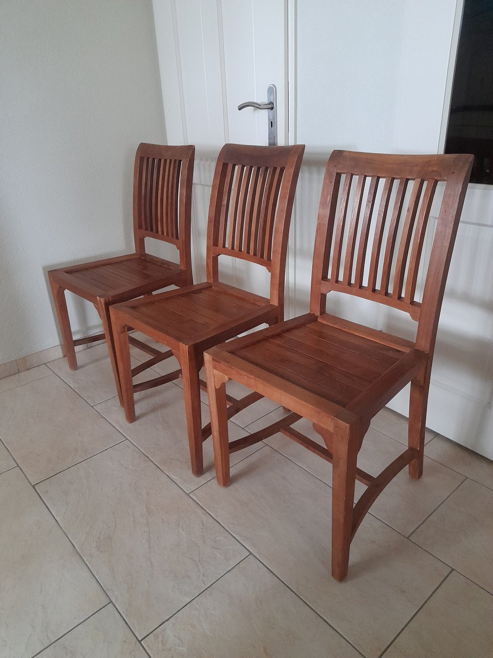 3 Teak houten stoelen ( in goede staat )