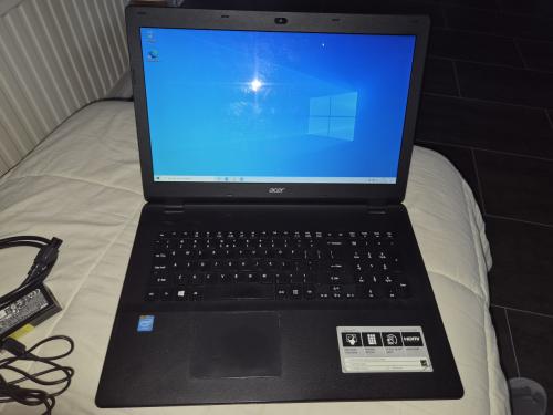 Acer Aspire ES1-711-C3Q7 17,3" laptop – Windows 10 + oplader