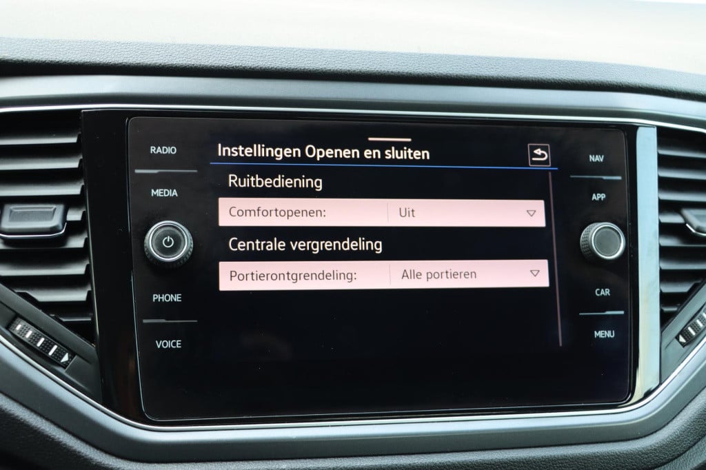 Volkswagen T-roc cabrio 1.5 tsi r-line 150pk dsg7