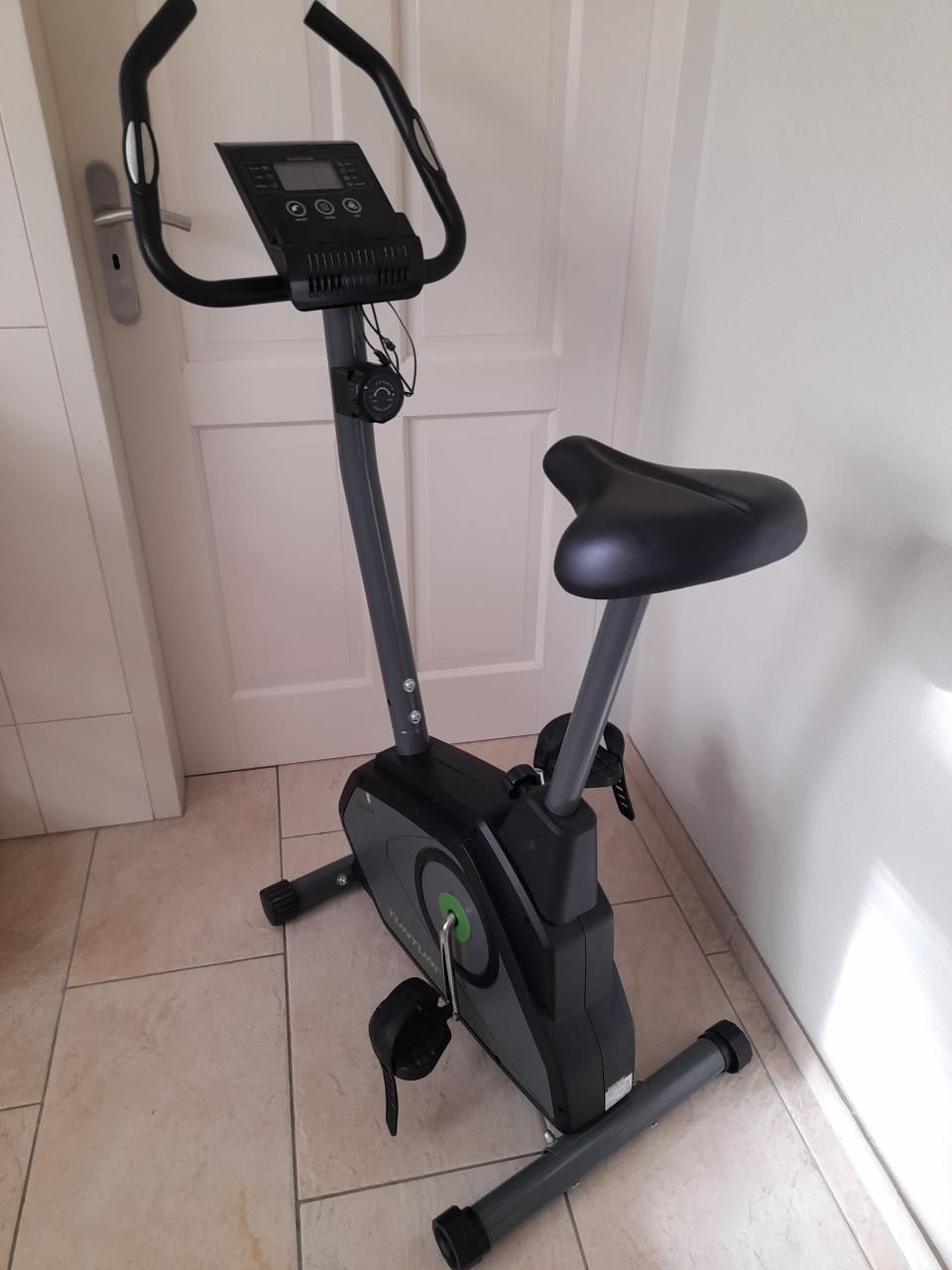 Hometrainer (Tunturi ) werkt naar behoren (in goede staat )