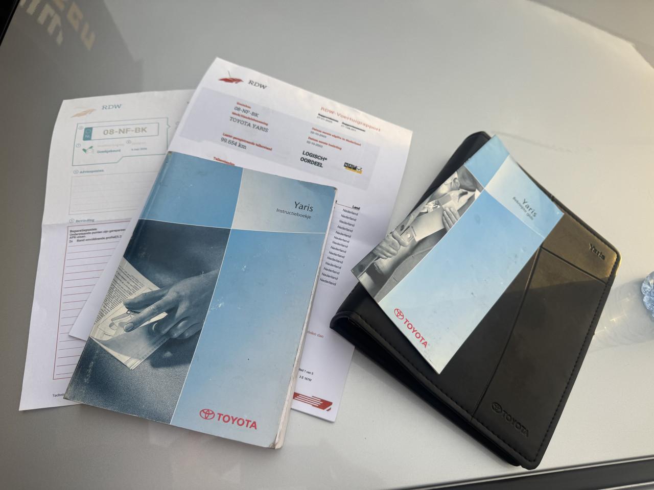 Toyota Yaris 1.3 VVT- i 5DR 2003 Zilver Apk Nap