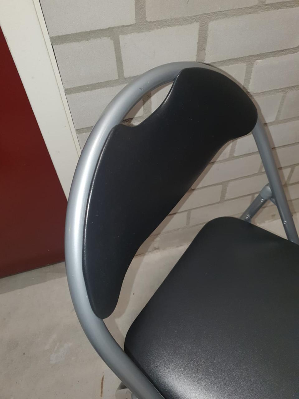 Klapstoel (4 stuks beschikbaar)