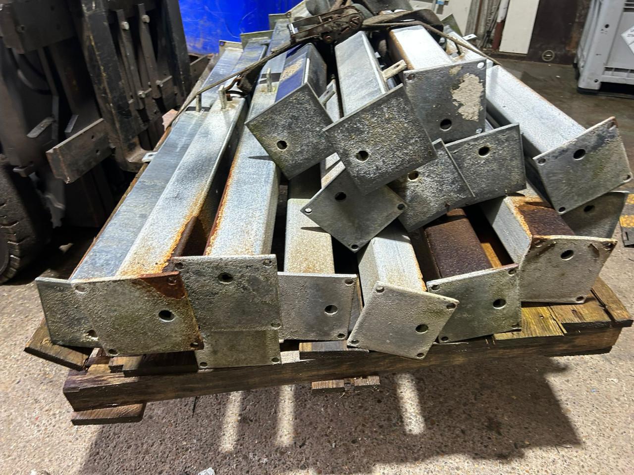 8 stuks gegalvaniseerde koker profielen 4 korte 4 lange gewicht 400 Kg