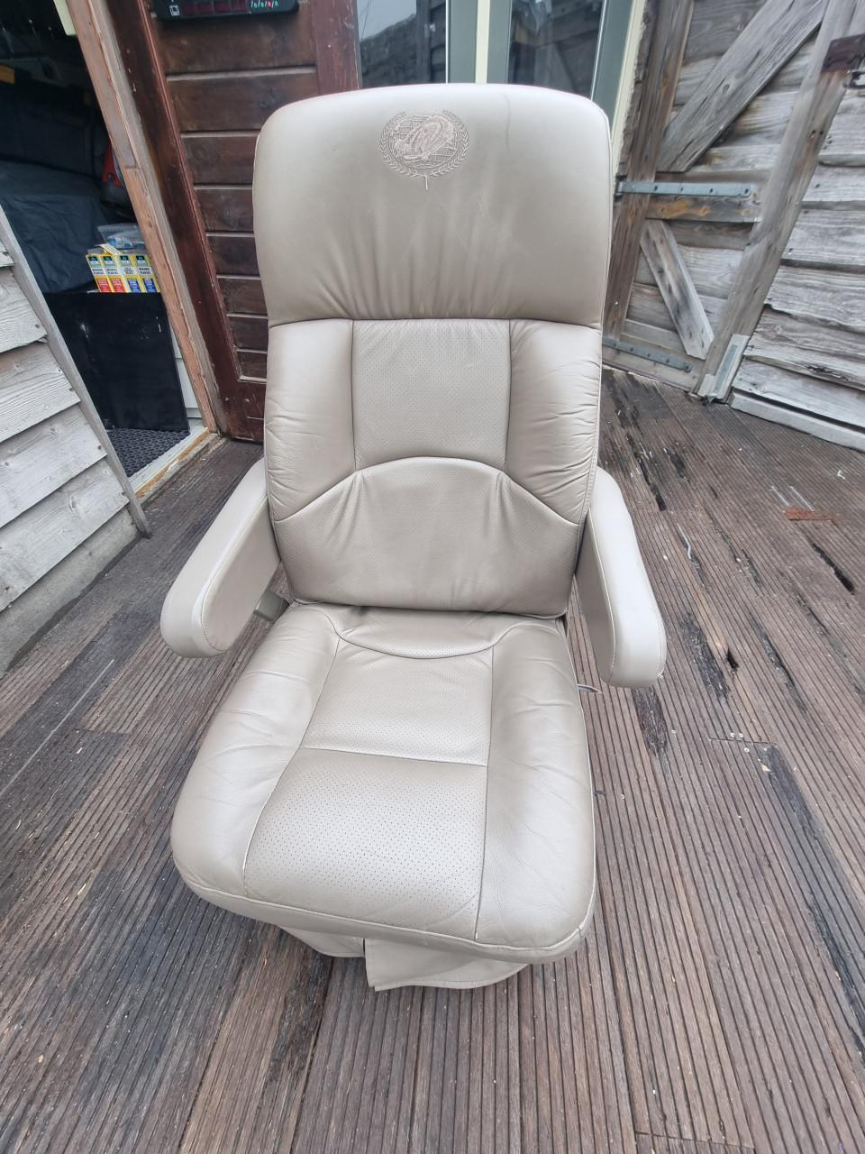 Slaapbank camper evt met 2 captainchairs