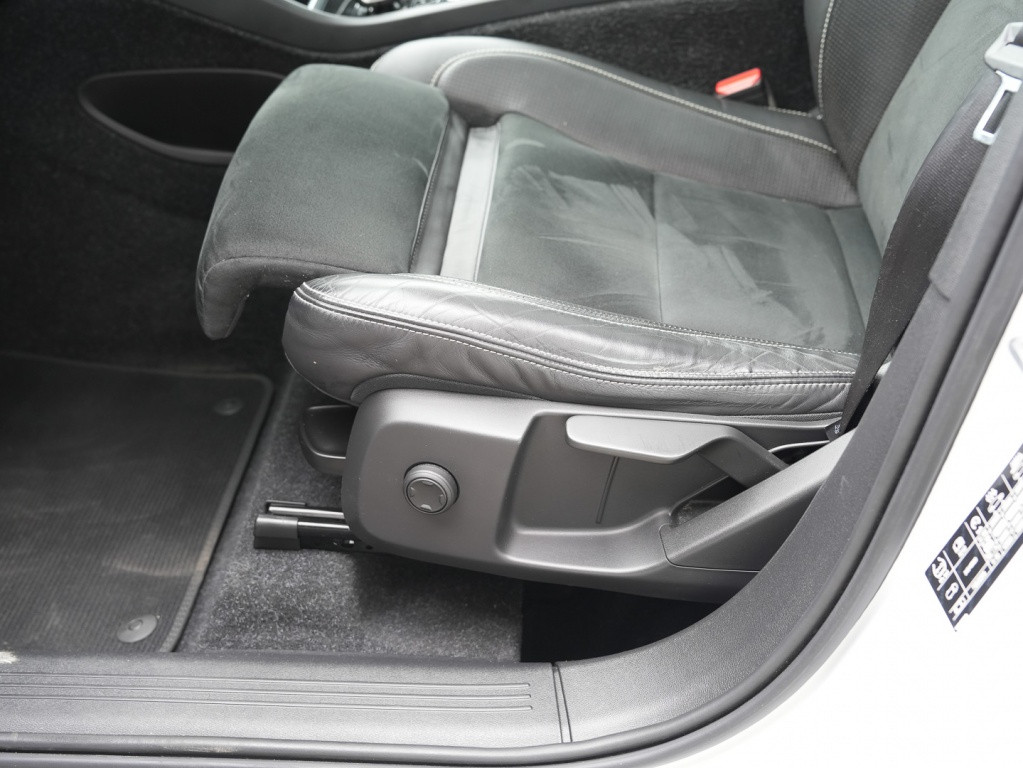 Volvo XC40 t4 190pk r-design| panodak| 360camera| 20''inch| navi| 2 zone cl