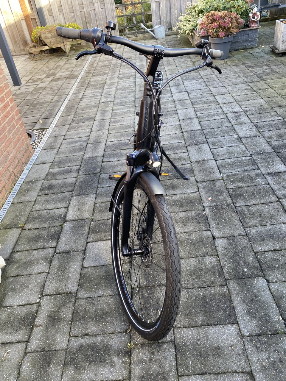 Giant Chill.    Giant Ease E+1 elektrische fiets.  Giant Daily Tour.