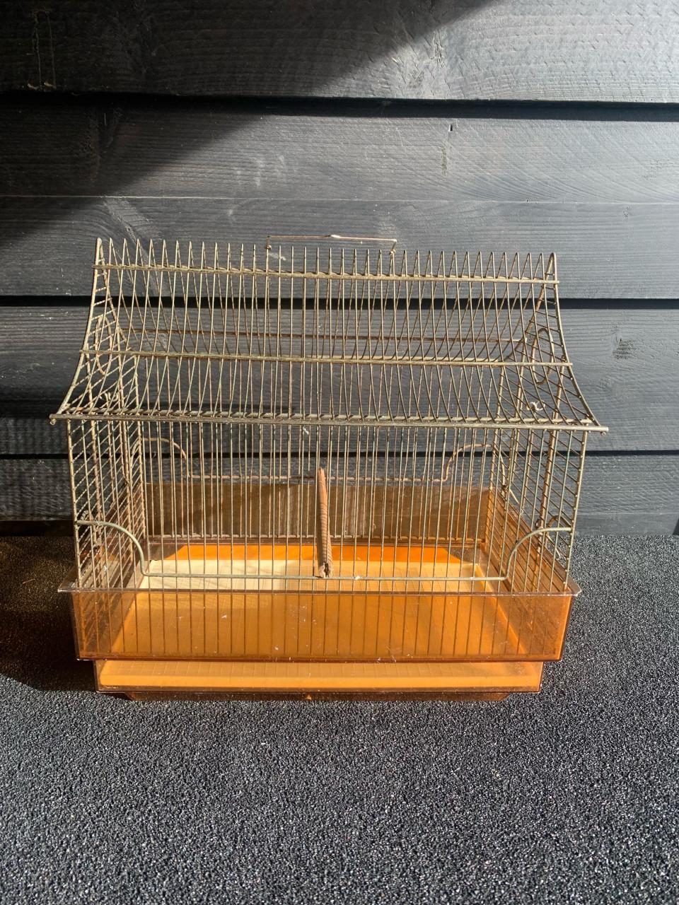 Vogelkooitje oud maar leuk !