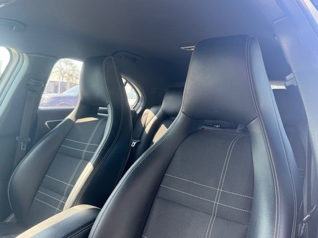 Mercedes-Benz A-Klasse 180 ambition l airco l camera l navigatie l stoelver