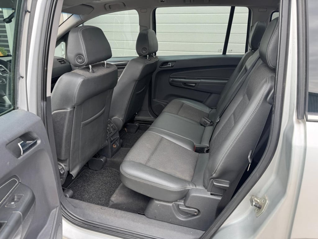 Opel Zafira 1.8 essentia/nwe distri/apk vol jaar/full option/trekhaak