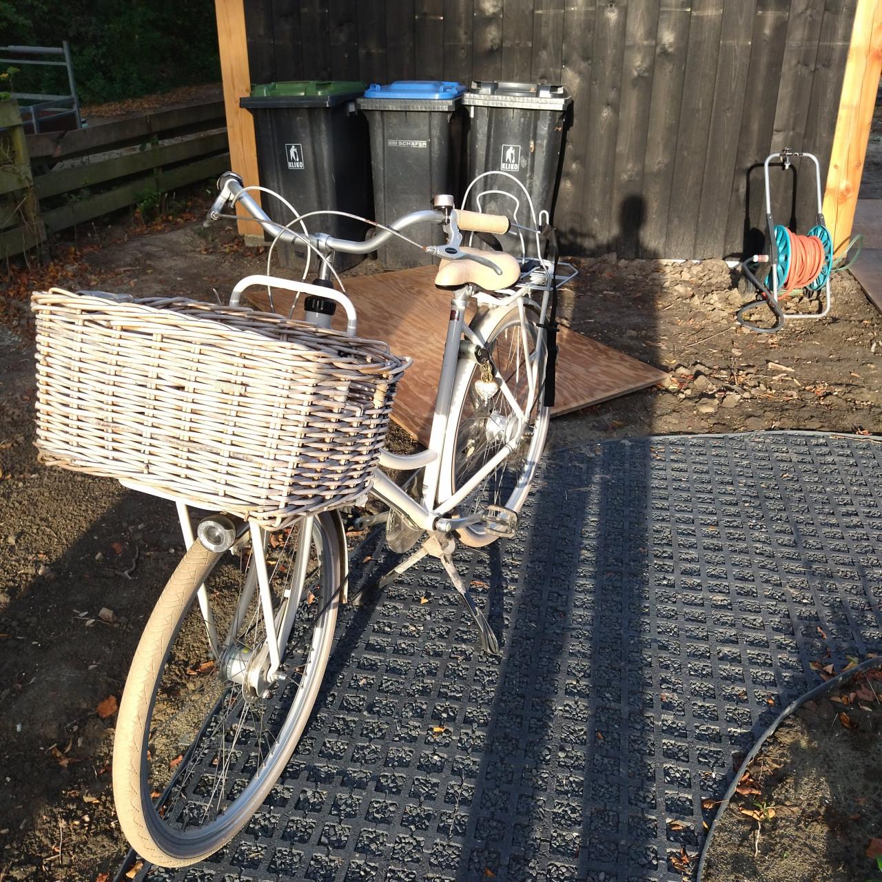 Creme kleurige batavas diva fiets