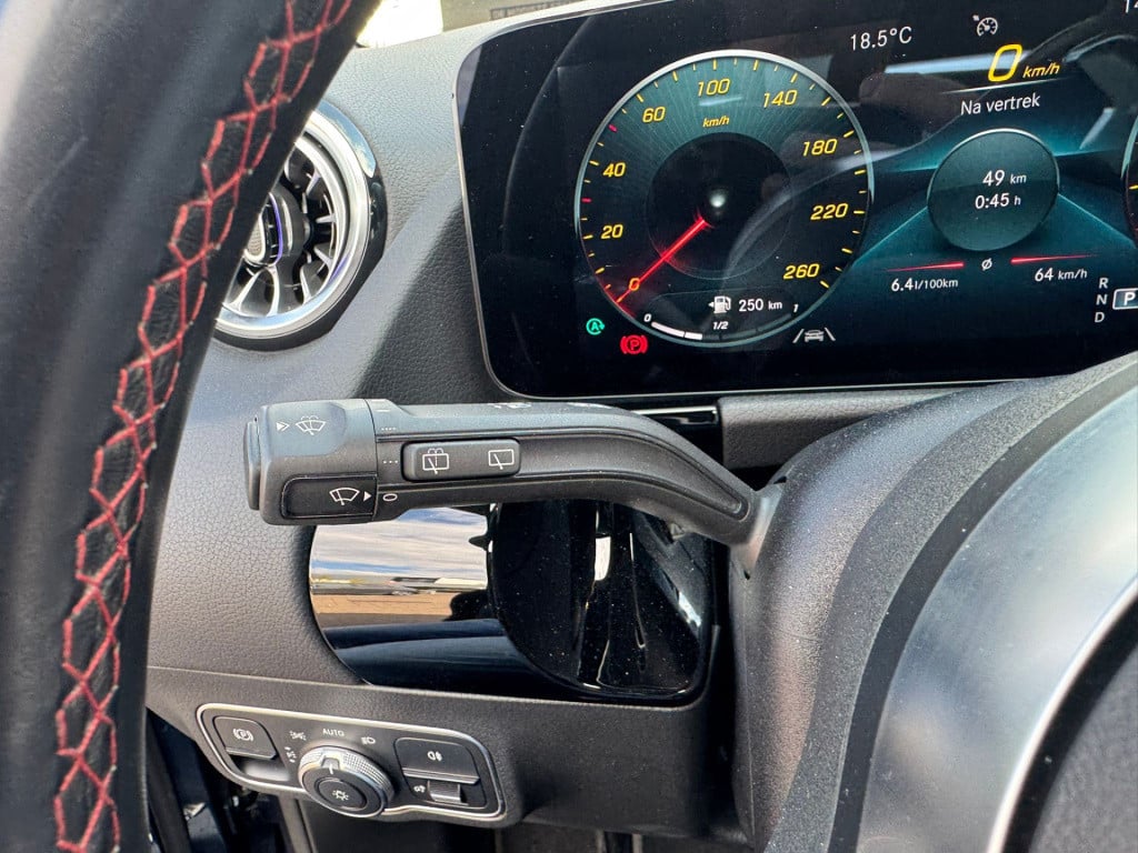 Mercedes-Benz Gla-klasse 180 business solution amg