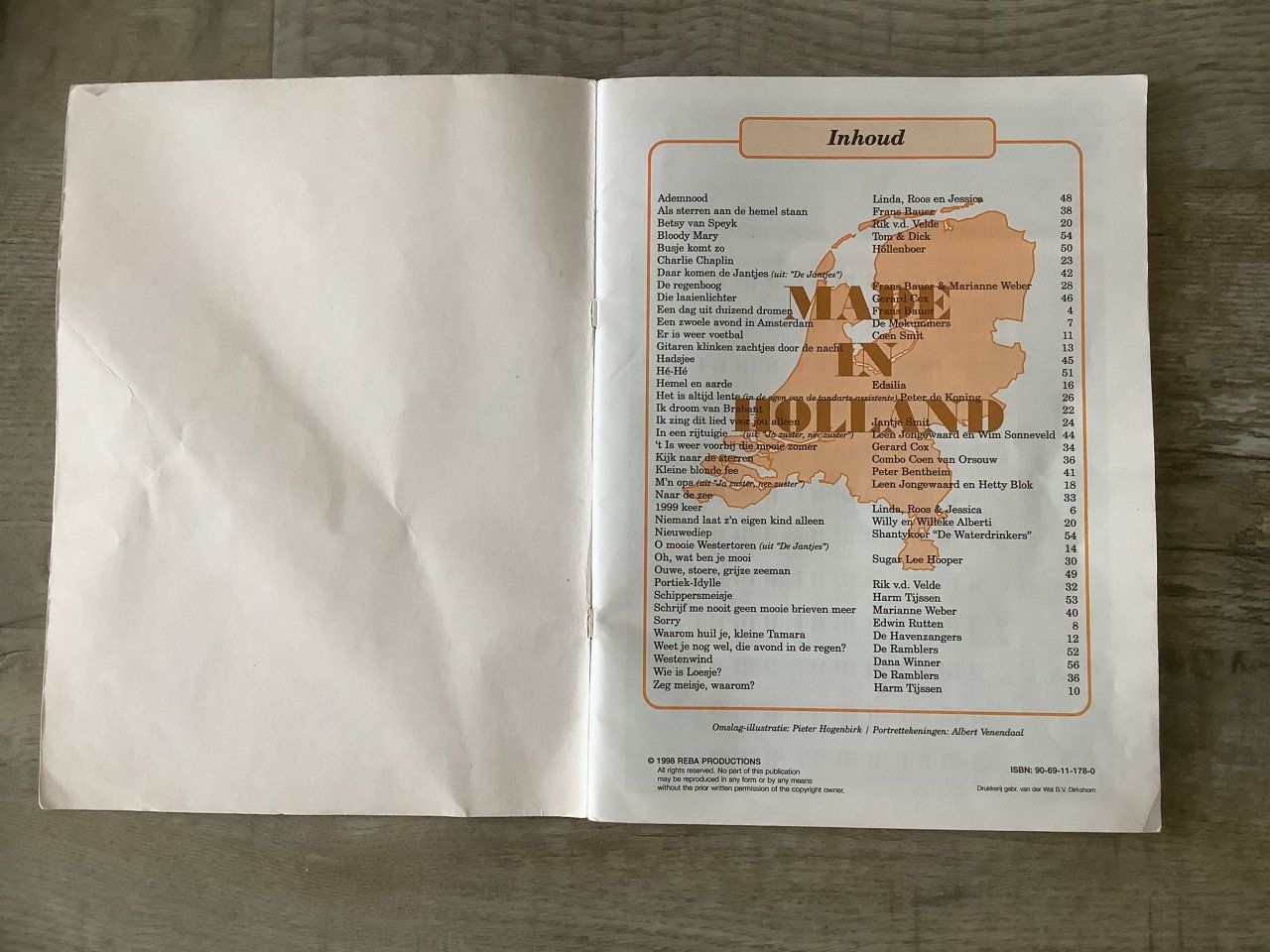 4x Bladmuziek: o.a. Dit Songboek zocht ik nr. 11 + 18,  Made in Holl 6 etc.