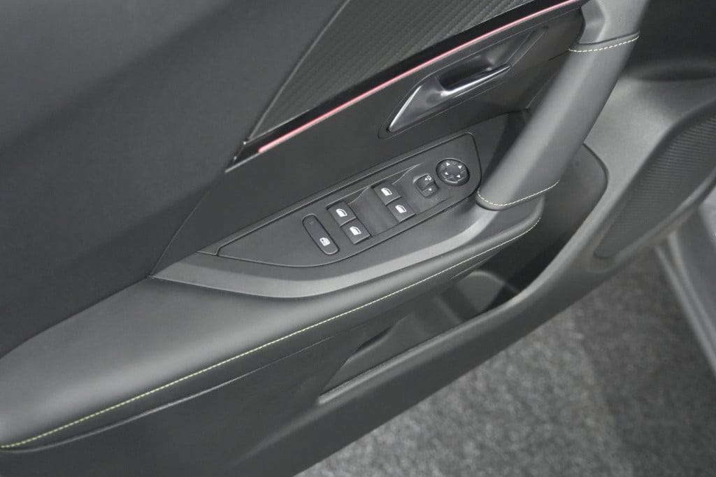 Peugeot 2008 puretech 130 eat8 gt | 360 camera | adaptieve cruise control |