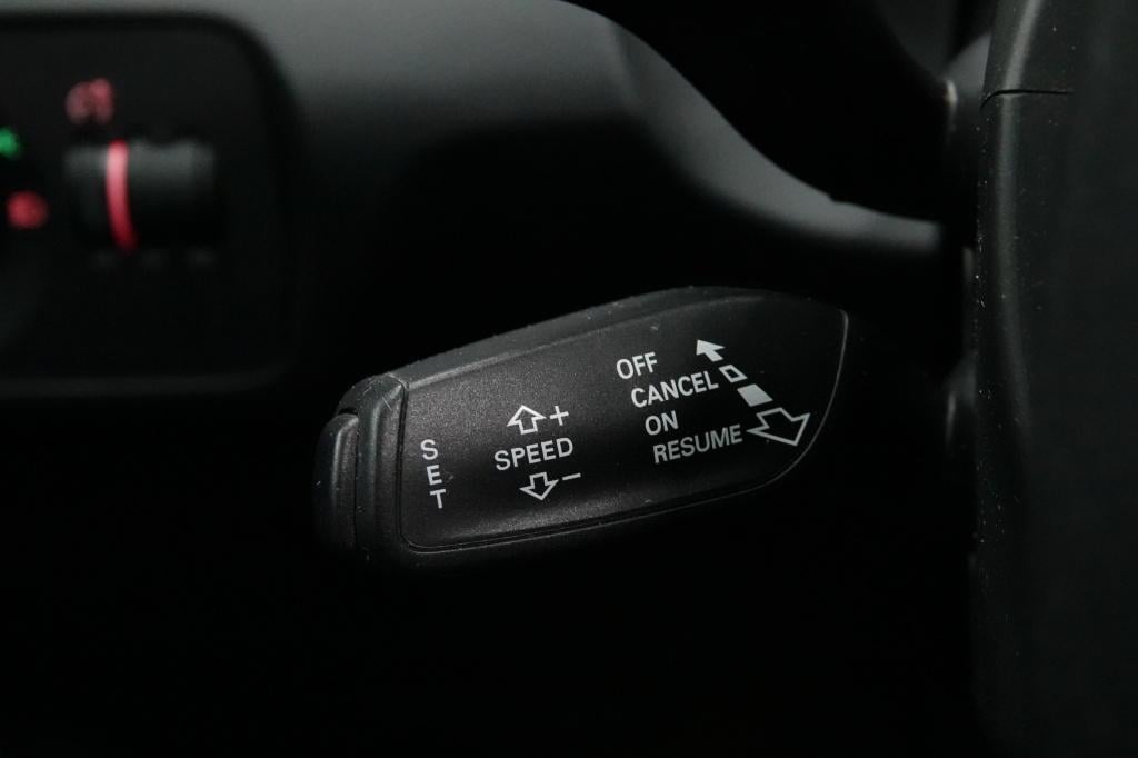 Audi Q3 1.4 tfsi | pano | stoelverw. | cruise | trekhaak |