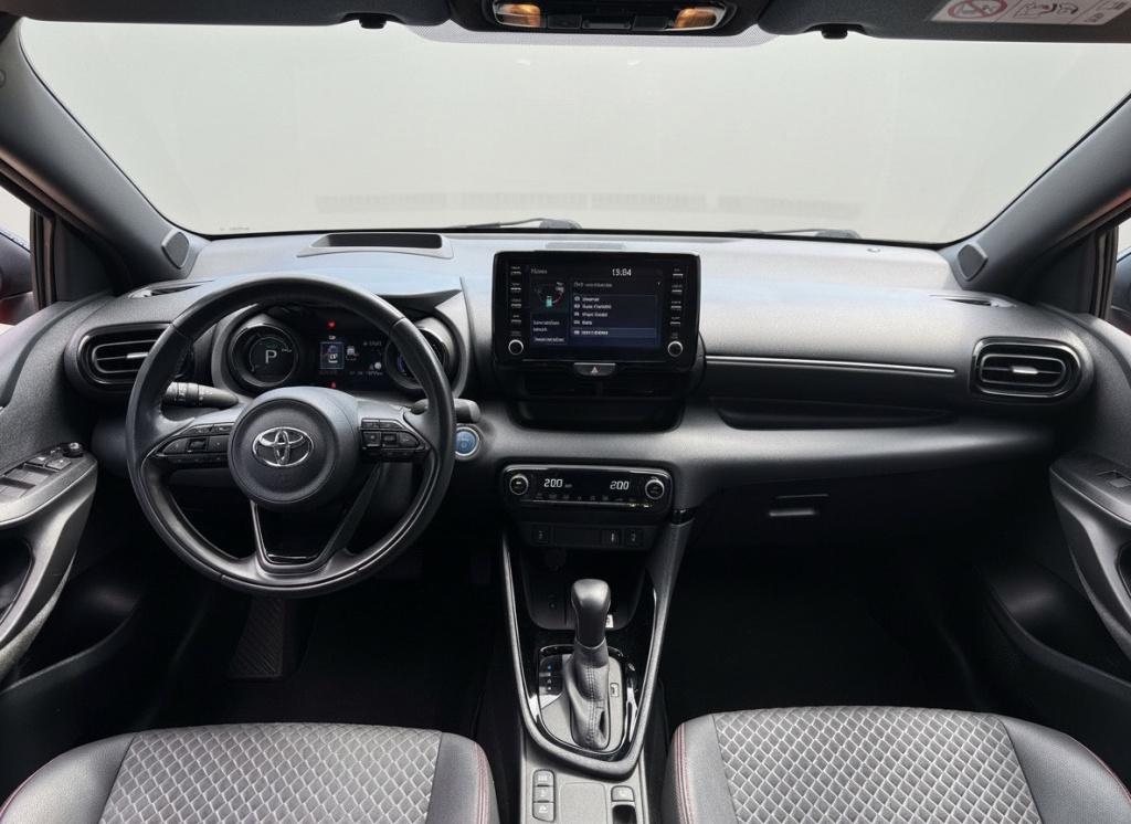 Toyota Yaris 1.5 hybrid executive
