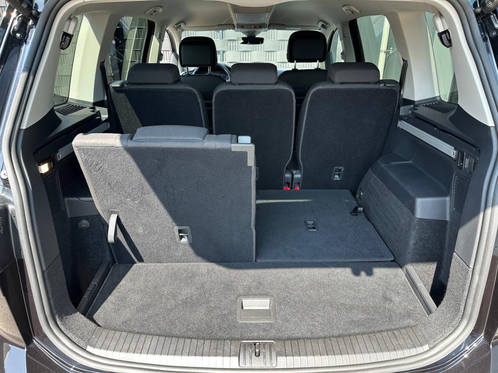 Volkswagen Touran 1.5 tsi 150pk dsg r-line highline | led | trekhaak | dode