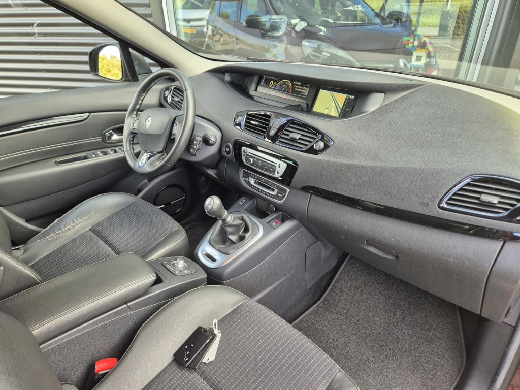 Renault Scenic tce 130 bose navigatie, trekhaak, climate control, cruise co