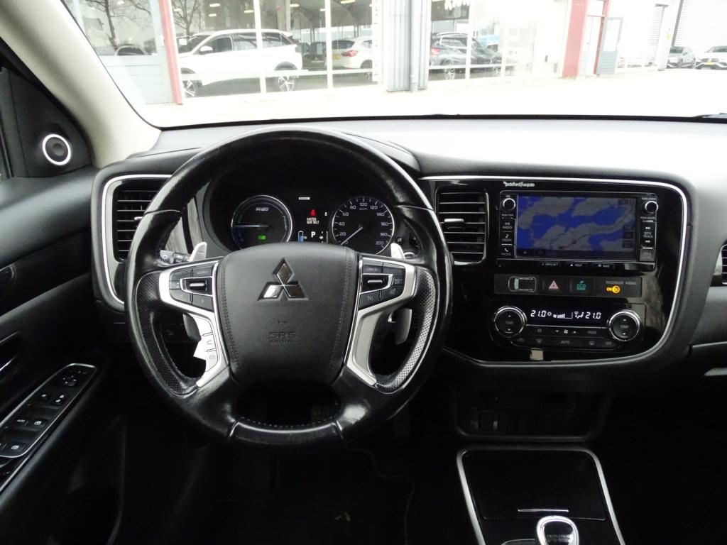 Mitsubishi Outlander 2.0 phev executive edition | trekhaak | navi | camera
