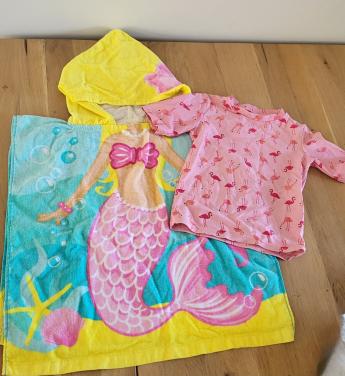 Strandponcho + uv shirt mt. 110/116