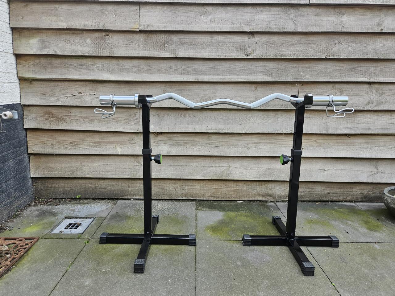 Complete halterbank set met halterstang en gewichten