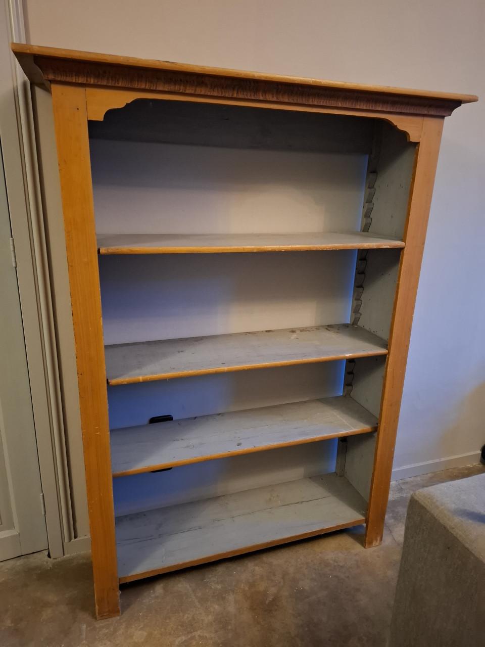 Antiek grenen kast