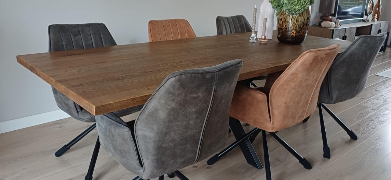 Eetkamer tafel en stoelen
