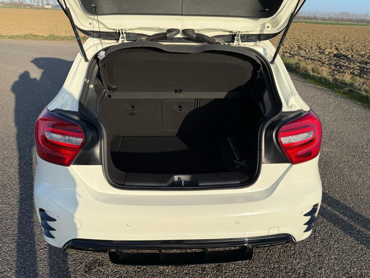 Mercedes-Benz A klasse A180 1.6 2013 Wit AMG pakket