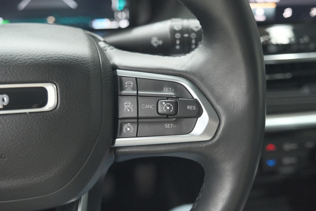 Jeep Compass 4xe 190 plug-in hybrid electric night eagle | camera | apple c