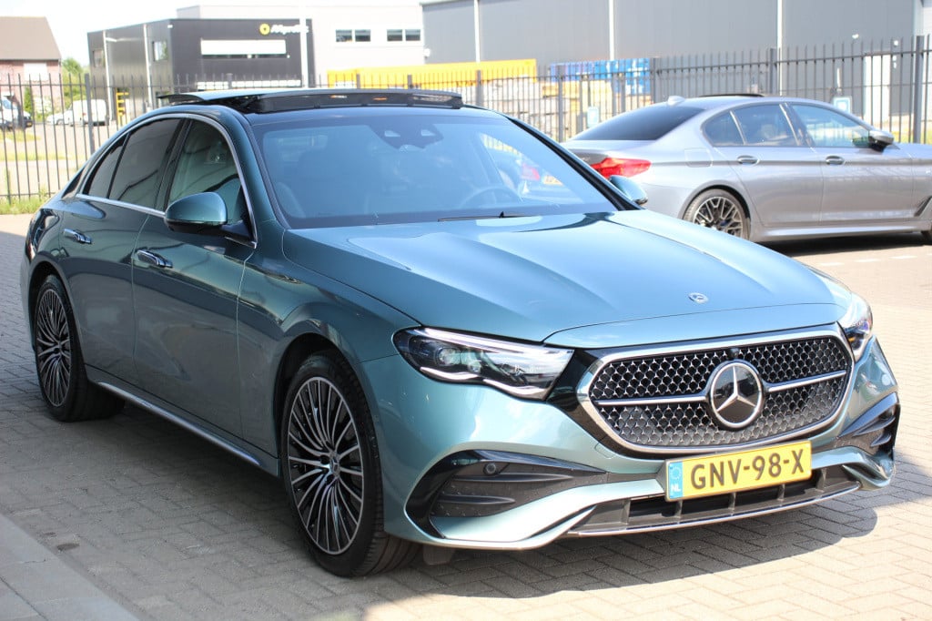 Mercedes-Benz E-Klasse 300 e amg line | superscreen | pano | burmester | 36