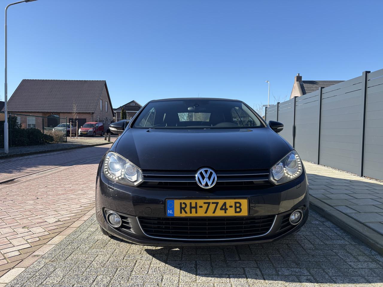 Volkswagen Golf 1.4 TSI CABRIO  160PK 7-DSG 2011 Zwart met achteruitrijcam.