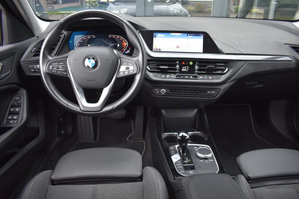 BMW 1 Serie 116i sportline | camera | apple carplay | android auto | nap | 