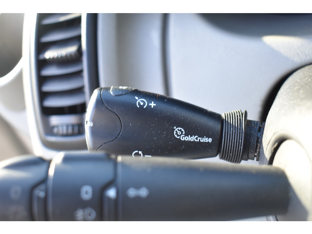 Opel Vivaro 2.5cdti | rolstoelbus | 9 persoons