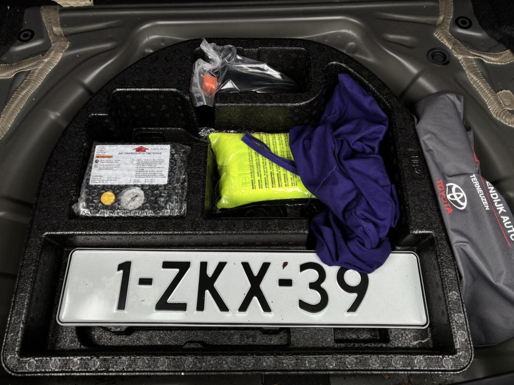 Toyota Auris 1.6 now top 5 editie/trekhaak/57.000 km!!