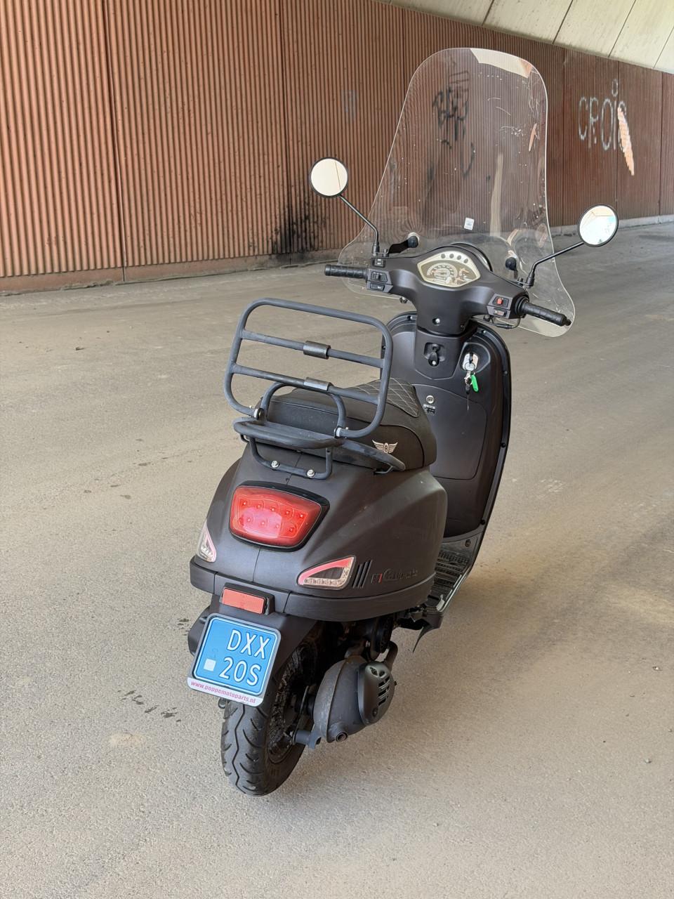 DJJD Scooter 2020 4800km 1e Eigenaar LED injectie windscherm