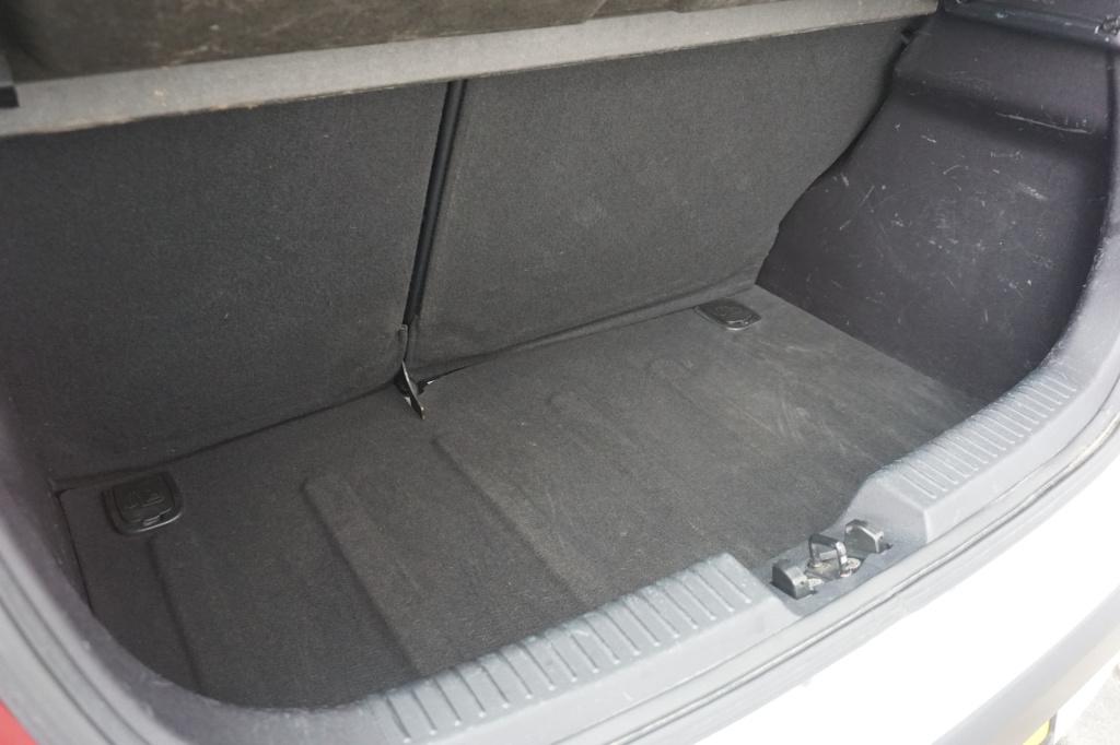 Hyundai I 10 1.1 active cool airco / elektr. ramen / nap