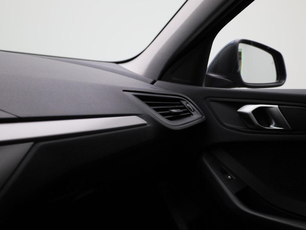 BMW 1 Serie 118i business edition | automaat | apple carplay / android auto