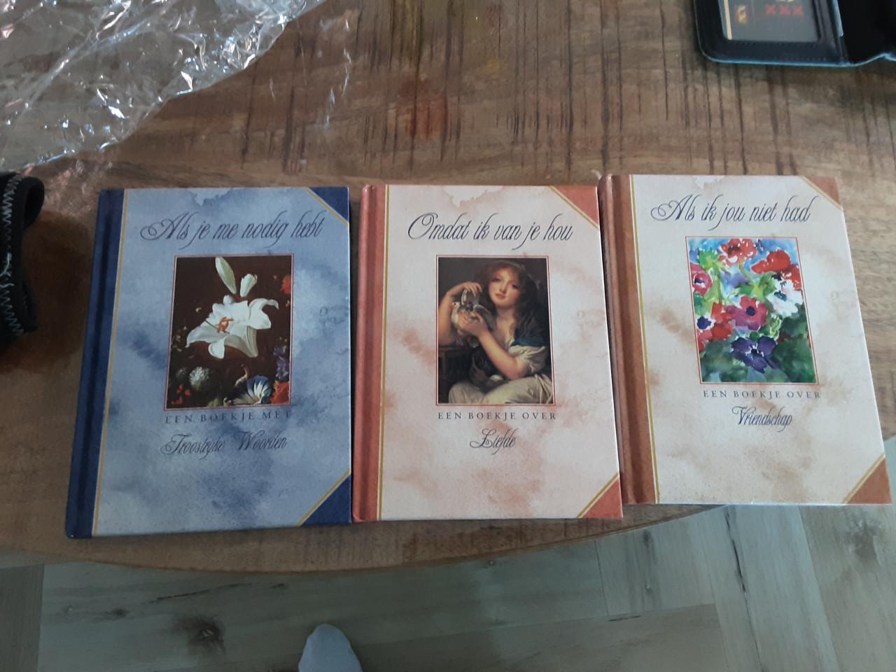 3 kleine boekjes met gedichtjes samen voor2 euro